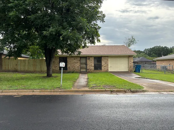 207 Gray St, Henderson, TX 75652