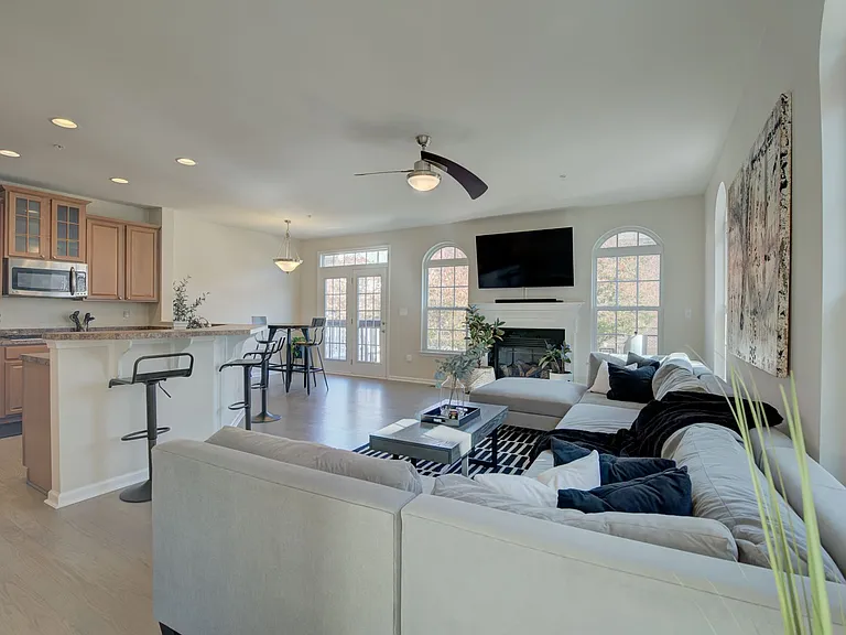 940 Hall Station Dr — Photo 10