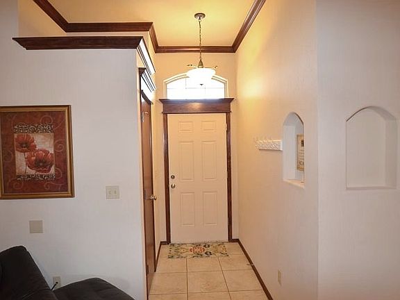 Entry/foyer