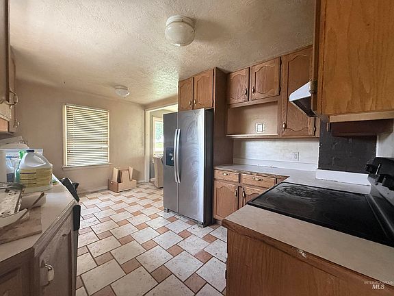 4th image of 834 Highland Blvd