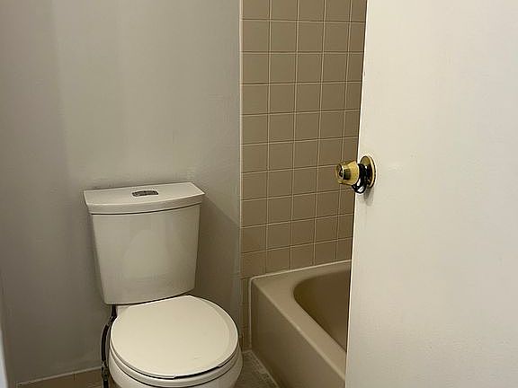 5th image of 9551 James St APT B