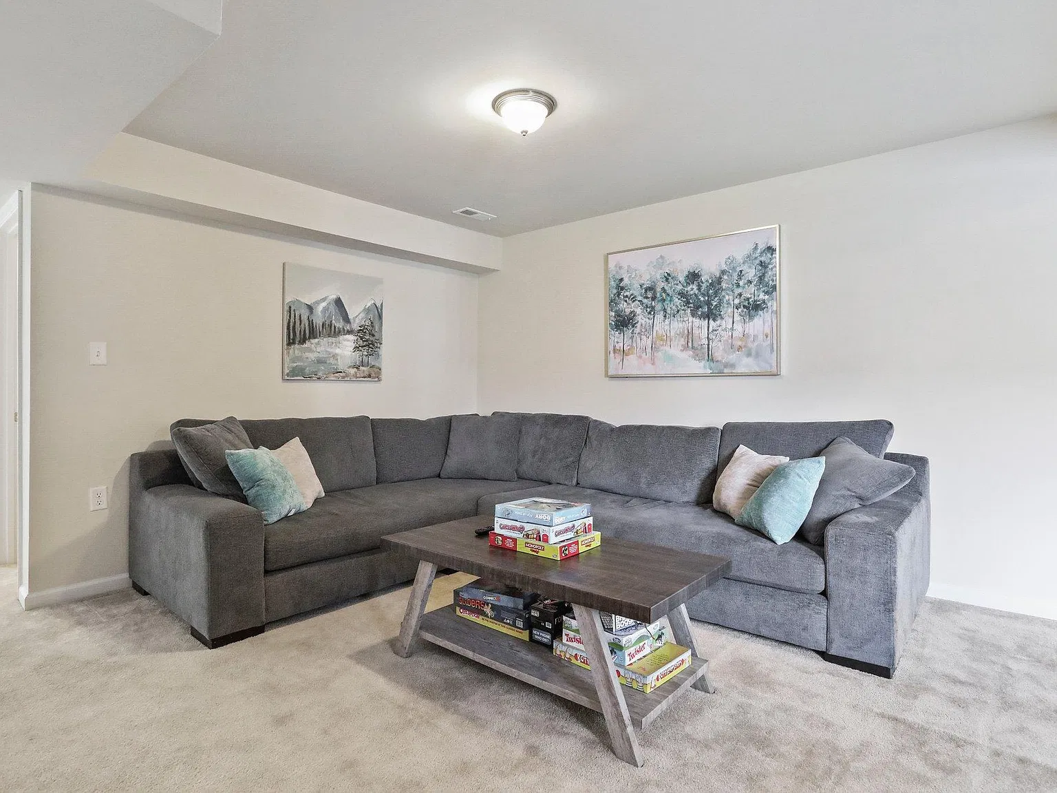 3 bed, 2030 sqft, $1,900 — Photo 3
