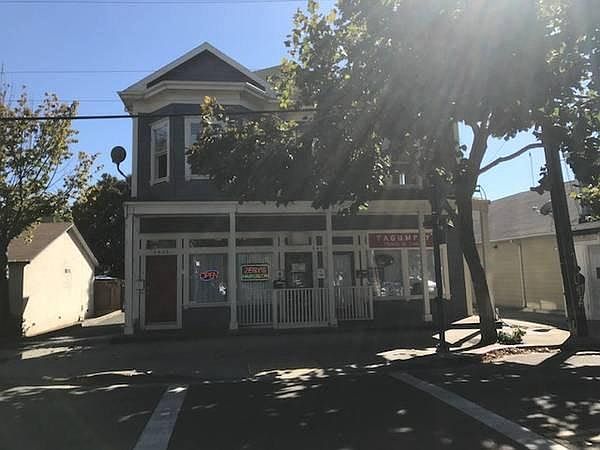 1st image of 3850 Smith St