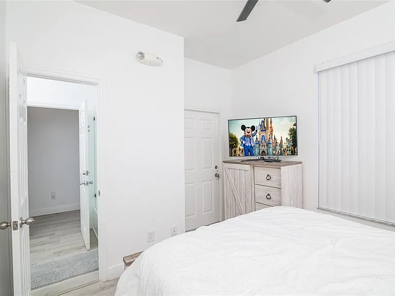 733 Calabria Ave — Photo 10