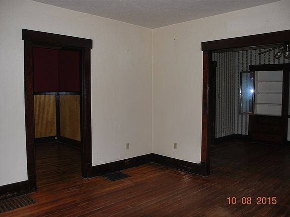 3rd image of 1321 Boyer St
