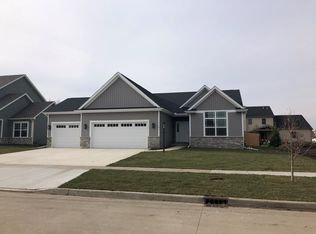 2101 Max Run Dr, Champaign, IL 61822