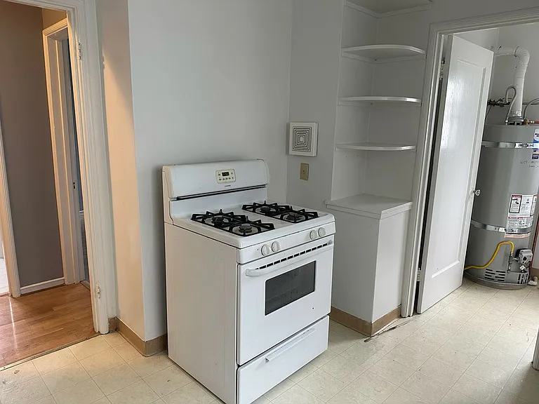 1682 E 32nd St #1682 — Photo 5