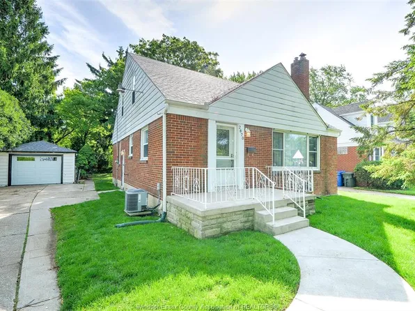2870 Alexandra Ave, Windsor, ON N9E 2J7