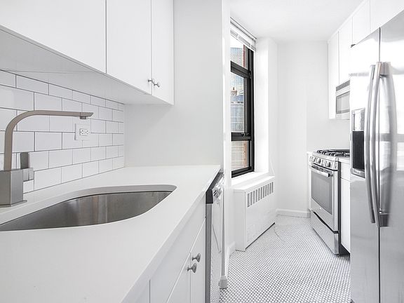 5th image of 245 E 44th St APT 23B