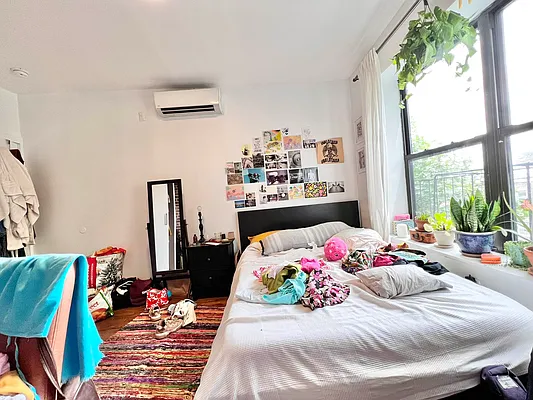 Rented by ERNY LLC | media 25