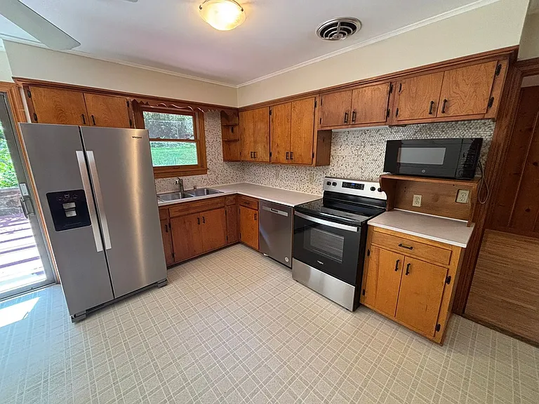 1054 N Eva Ave — Photo 5