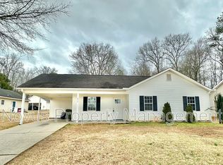 427 Old Newnan Rd, Carrollton, GA 30117