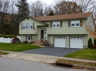 205 Meadowbrook Ave, Wanaque, NJ 07465