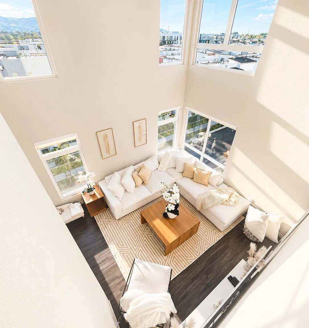 2 bed, 1070 sqft, $6,450 — Photo 2