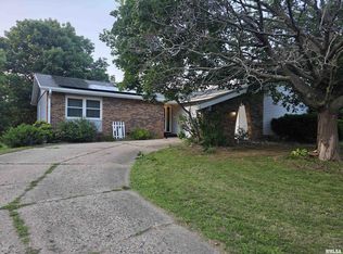 2122 Highwood Ave, Pekin, IL 61554