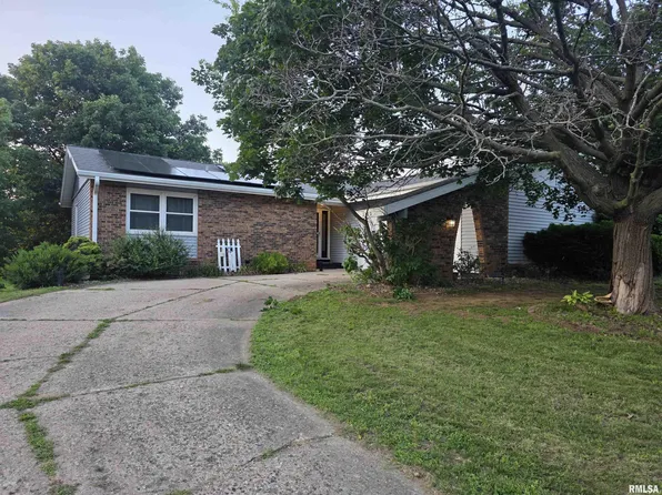 2122 Highwood Ave, Pekin, IL 61554