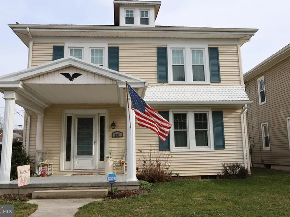 197 N 2nd St, Mount Wolf, PA 17347