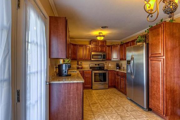 4th image of 399 Bellehaven Dr