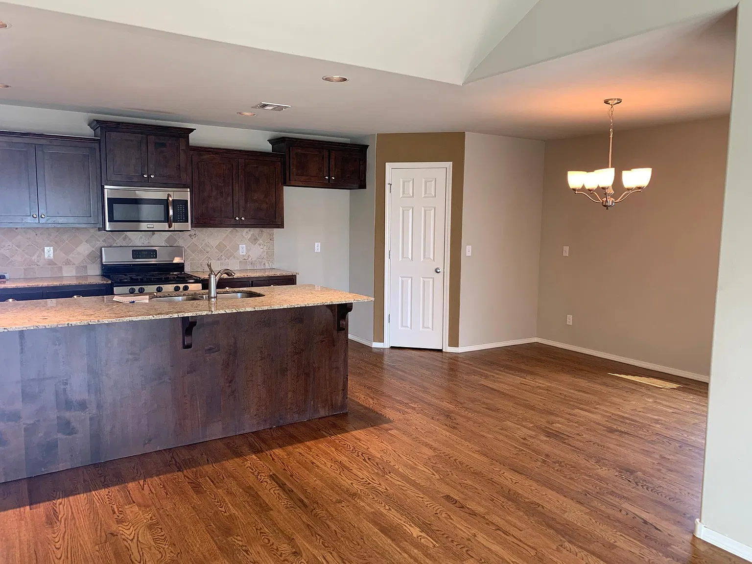 3 bed, 1511 sqft, $1,900 — Photo 3