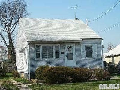 190 Raff Ave, Mineola, NY, 11501