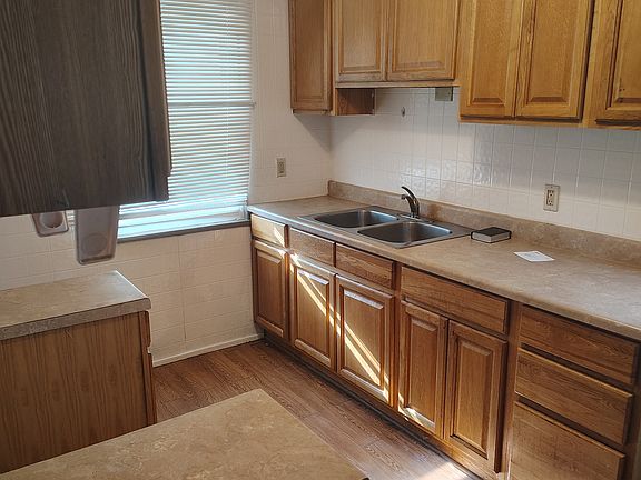 3rd image of 4343 W 52nd St