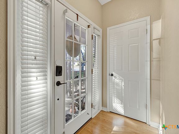 4th image of 1074 Camellia Ln