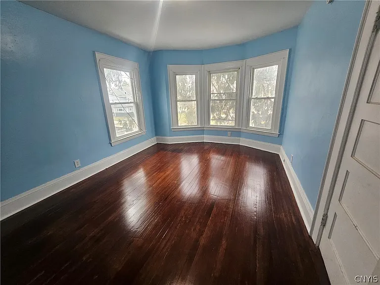 1330 Midland Ave — Photo 7