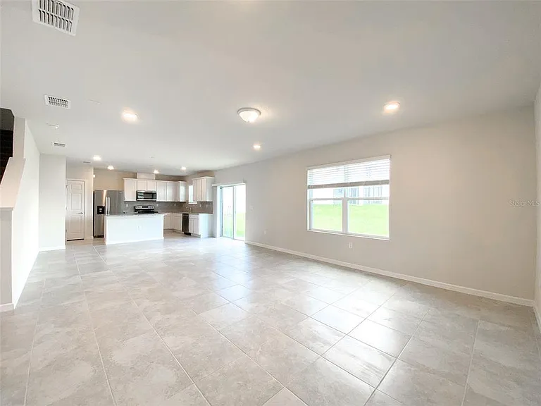 1579 Aspen Ave — Photo 5