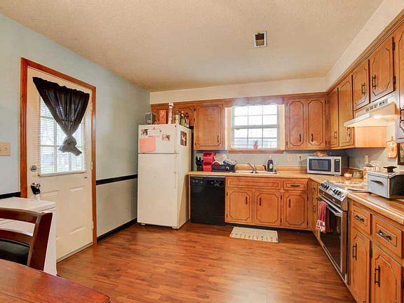 5th image of 109 Cunningham Pl