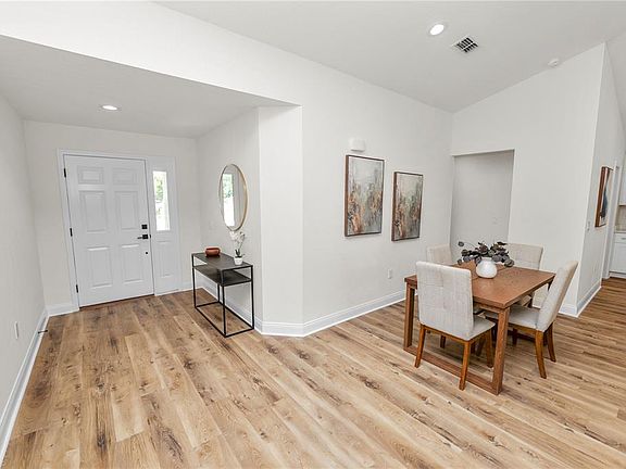 4th image of 23 8TH ST S