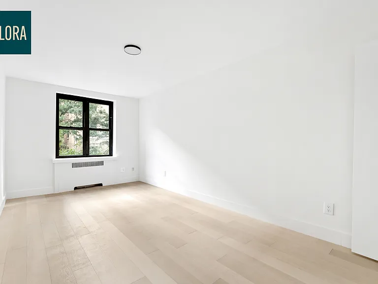 305 E 11th St #4D — Photo 3