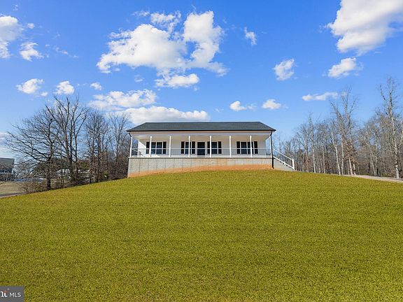 4th image of 10417 Lanes Farm Ln
