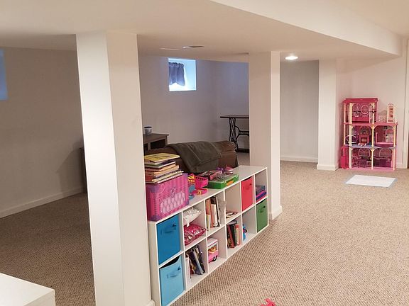 3rd image of 250 Willard Ave Floor 1