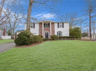 47 Woodbine St, Coram, NY 11727