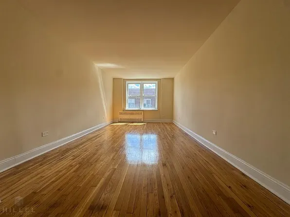 33-24 Parsons Boulevard image 8 of 11