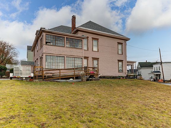 5th image of 136 Hoosac St