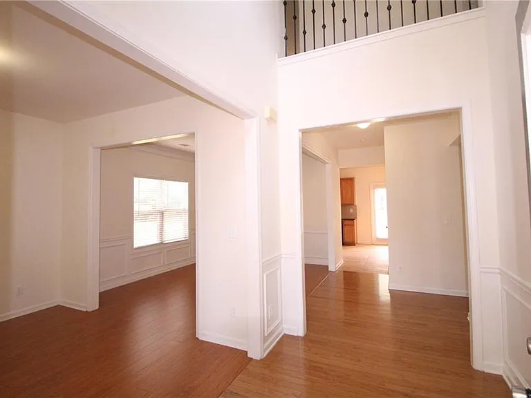 1961 Stoney Chase Dr — Photo 2