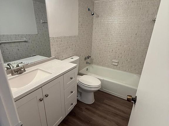 5th image of 1145 Normandy Dr #23