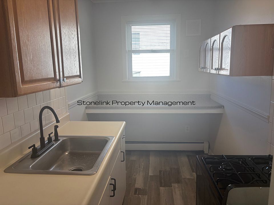 2nd image of 799-809 N Main St