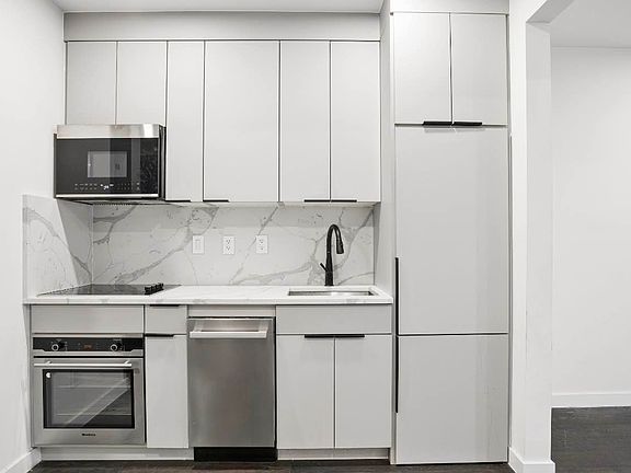 4th image of 231 Sullivan St APT 2