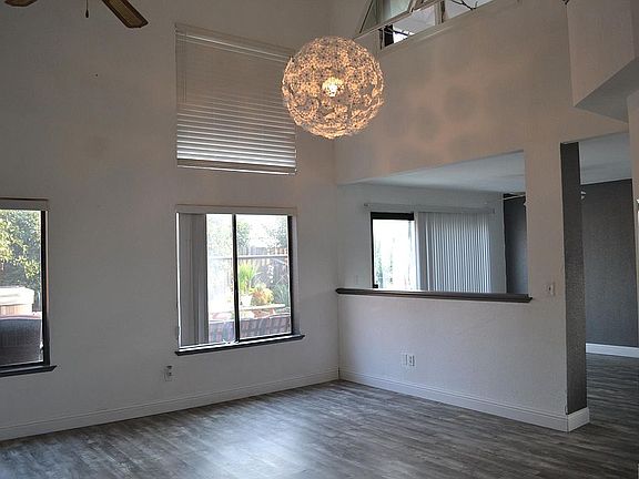 4th image of 836 Meadowhawk Dr
