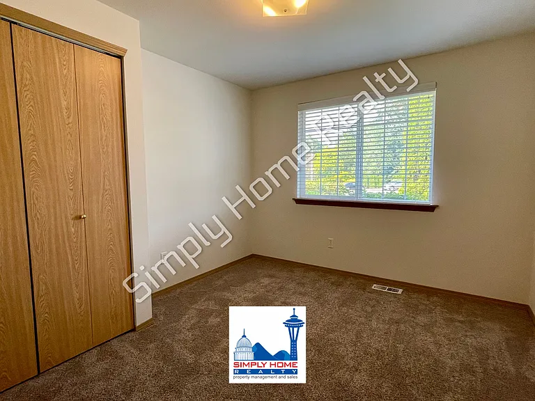921 Avalon Ct SE — Photo 11