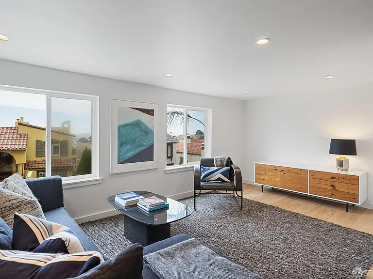 628 Los Palmos Dr — Photo 12