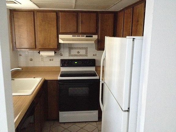 2nd image of 612 San Conrado Ter Unit 5