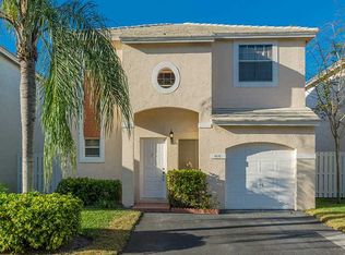 9904 NW 2nd St, Plantation, FL 33324