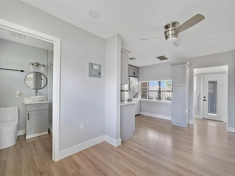 4521 Edgewater Dr #1 — Photo 8