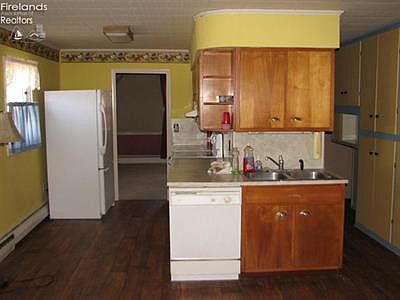 5th image of 400 Saint Joseph St