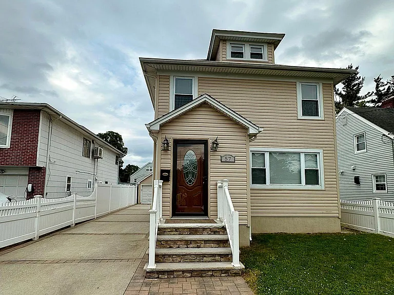 57 Willoughby Ave — Photo 2
