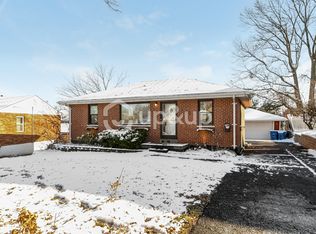 8960 Blackpool Dr, Saint Louis, MO 63123