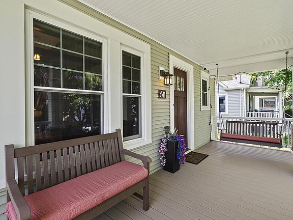 2nd image of 811 Harvey AVENUE